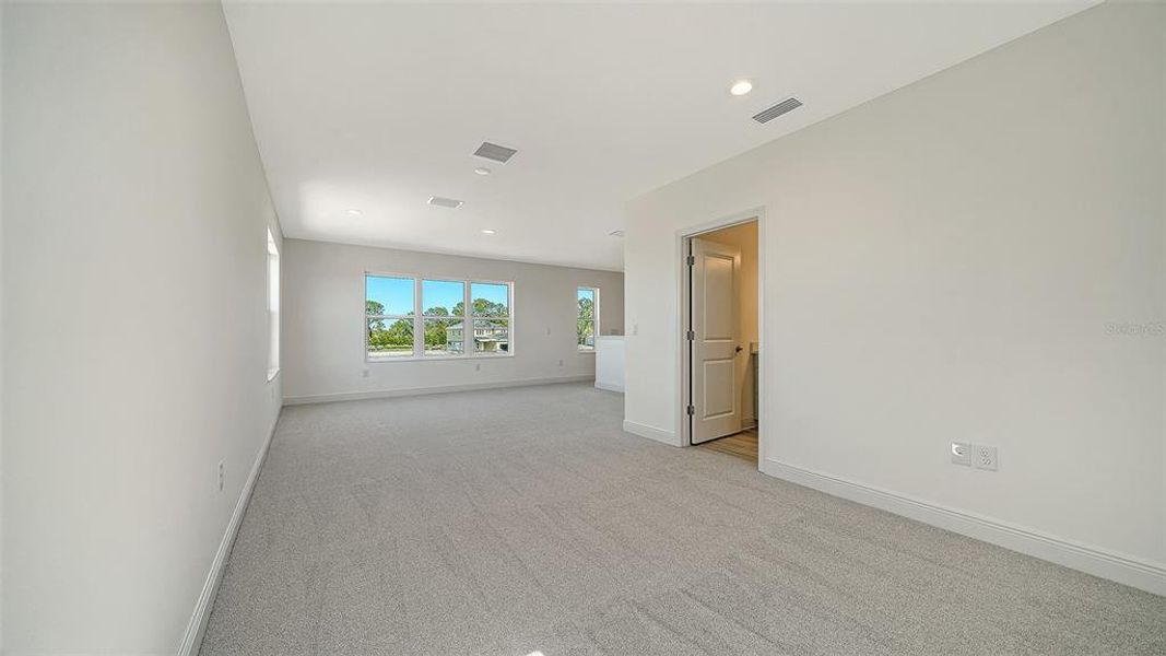 Spacious, unfurnished interior of a new home in Windward, Sarasota (Image 14). Spacious, unfurnished interior of a new home in Windward, Sarasota (Image 14).