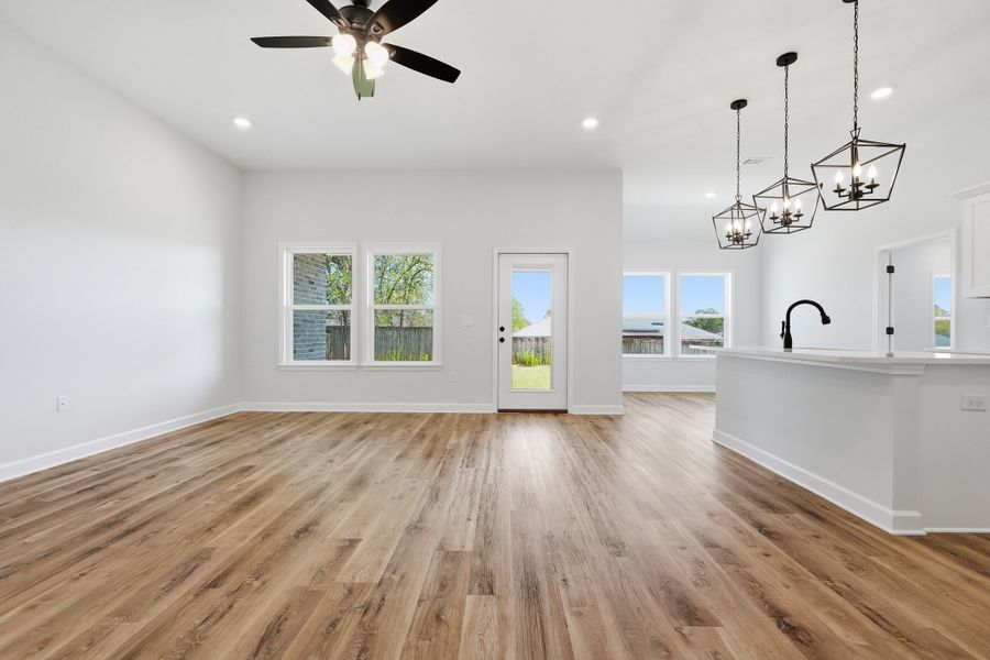 Spacious, unfurnished interior of a new home in Barton's Bend, Crestview (Image 20).