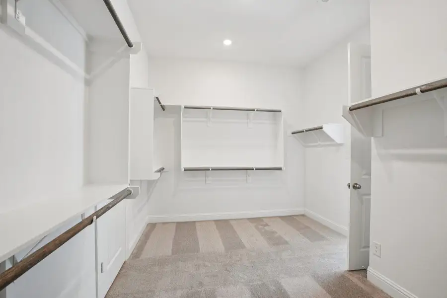 Spacious, unfurnished interior of a new home in Del Bello Lakes 60', Manvel (Image 31).