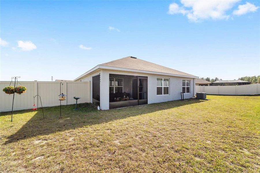 Exterior details and patio area of a home in Huntington Ridge, Ocala (Image 23).