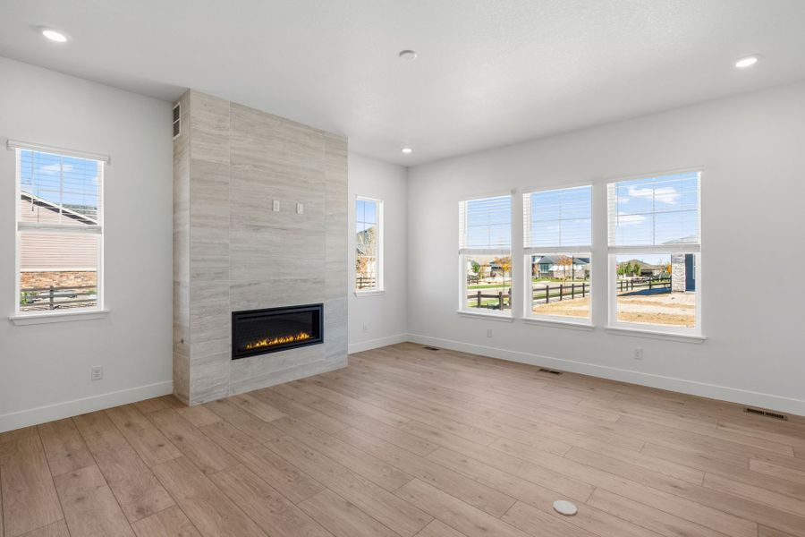 Spacious, unfurnished interior of a new home in Hilltop at Inspiration, Aurora (Image 16). Spacious, unfurnished interior of a new home in Hilltop at Inspiration, Aurora (Image 16).