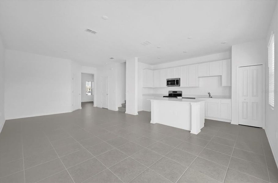 Spacious, unfurnished interior of a new home in , Kissimmee (Image 17).