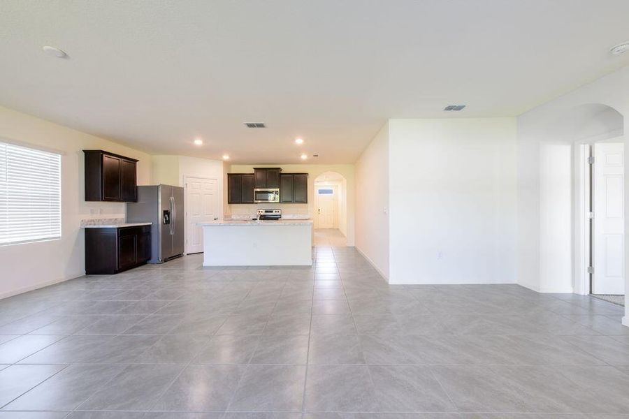 Spacious, unfurnished interior of a new home in , Port St. Lucie (Image 22).
