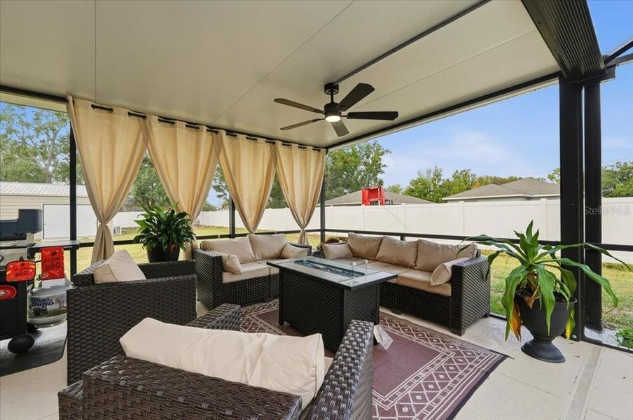 Exterior details and patio area of a home in , Auburndale (Image 27).