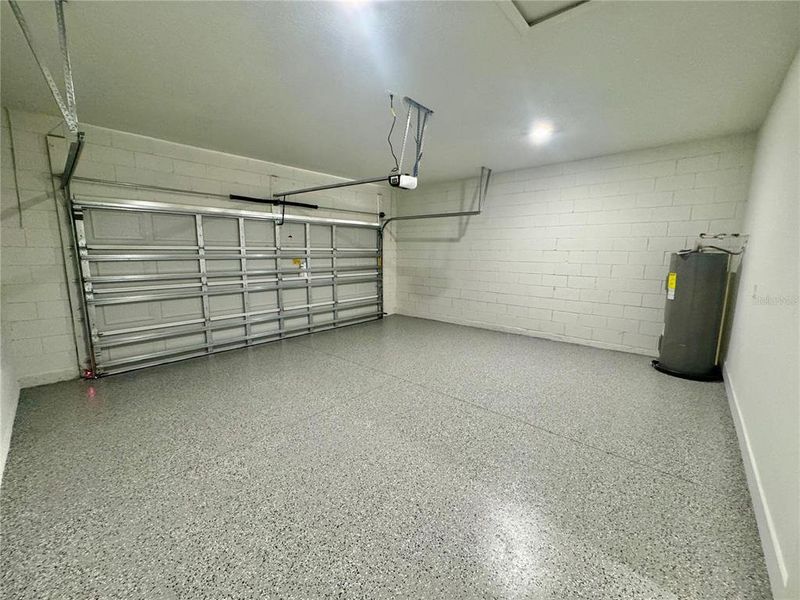 Spacious, unfurnished interior of a new home in , Citrus Springs (Image 11).