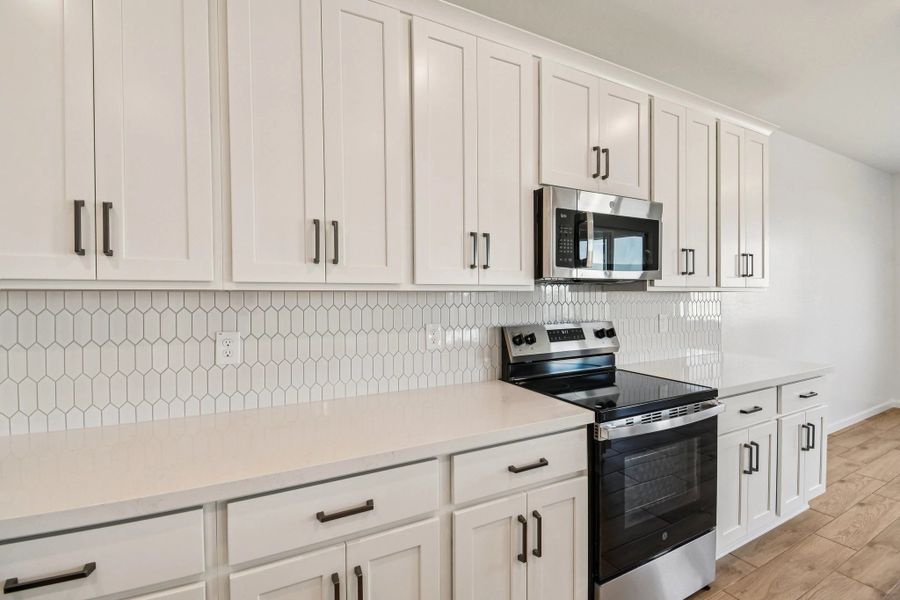 Representative images and renderings are for illustrative purposes. Actual structural options and design finishes of home may vary.