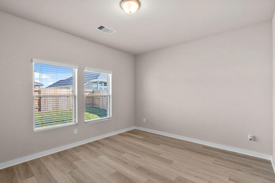 Spacious, unfurnished interior of a new home in Arabella on the Prairie 60', Richmond (Image 23).