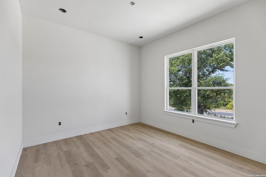 Spacious, unfurnished interior of a new home in , Horseshoe Bay (Image 14).