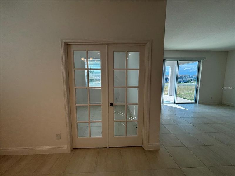 Spacious, unfurnished interior of a new home in Trinity Lakes, Groveland (Image 11).