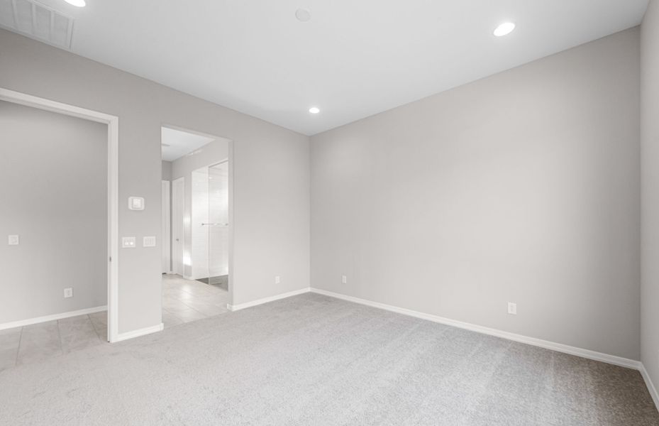 Spacious, unfurnished interior of a new home in Artisan at Asante, Surprise (Image 20).