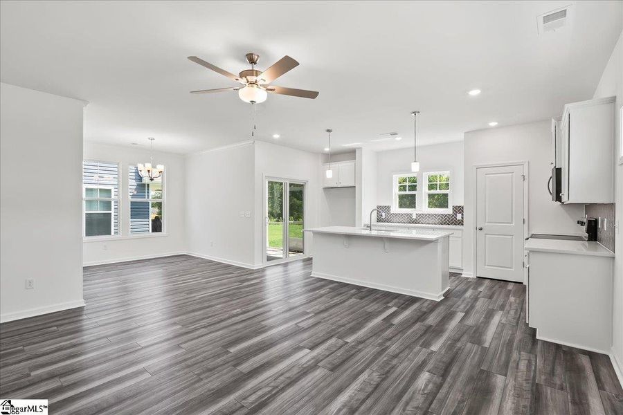 Spacious, unfurnished interior of a new home in Hazelwood, Boiling Springs (Image 22).