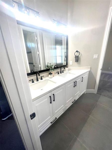 Other Interior Picture of a Similar Bathroom # 3 Built by Tx Best Home Builders.