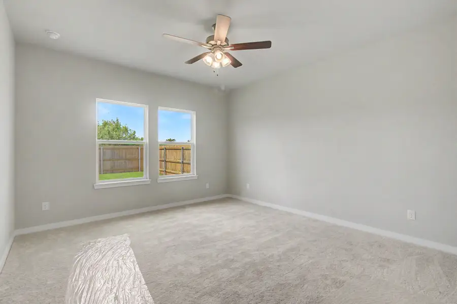 Spacious, unfurnished interior of a new home in Pleasant Hill, Bryan (Image 9).