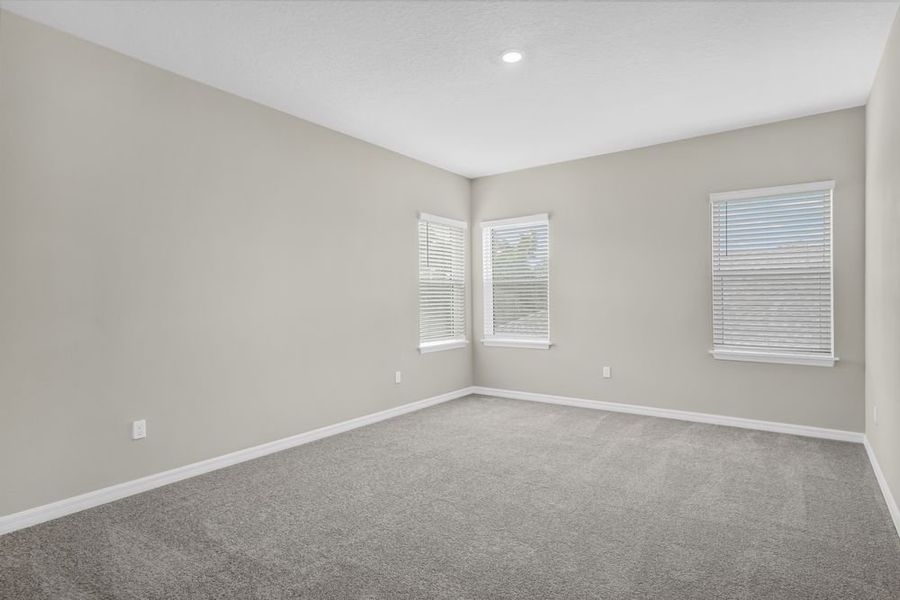 Spacious, unfurnished interior of a new home in Veranda Oaks, Port St. Lucie (Image 33).