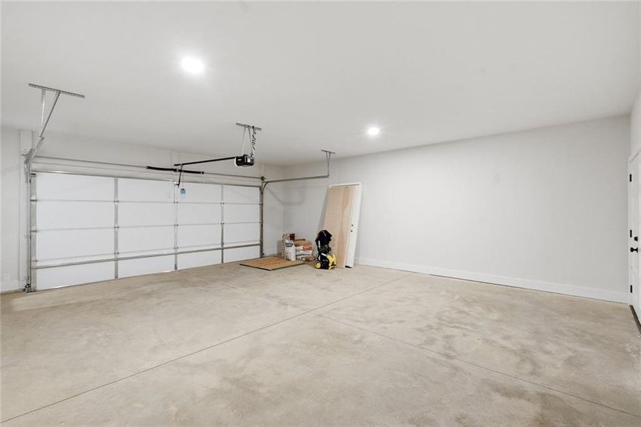 Spacious, unfurnished interior of a new home in , Marietta (Image 33).