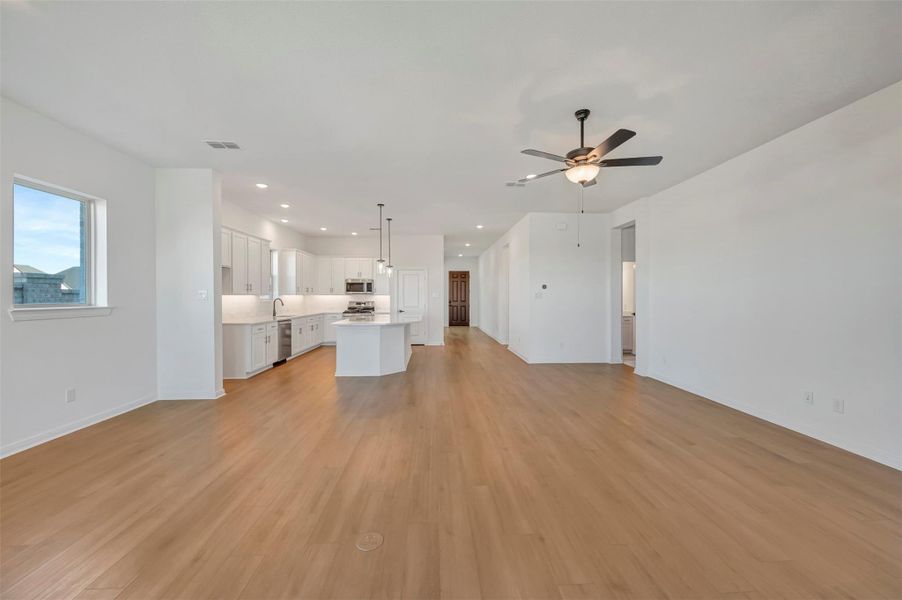 Spacious, unfurnished interior of a new home in Beacon Point at Lago Mar 50’ Homesites, Texas City (Image 18).