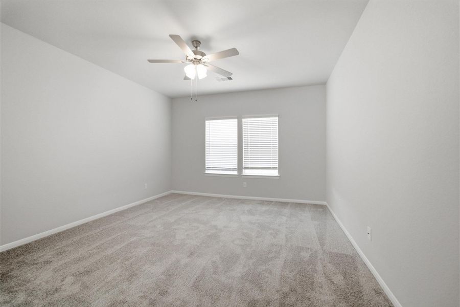 Spacious, unfurnished interior of a new home in Steed Landing, Texas City (Image 20).