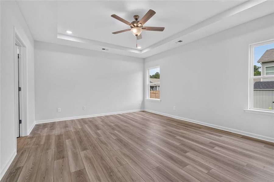 Spacious, unfurnished interior of a new home in Sycamore Crest, Calhoun (Image 18).