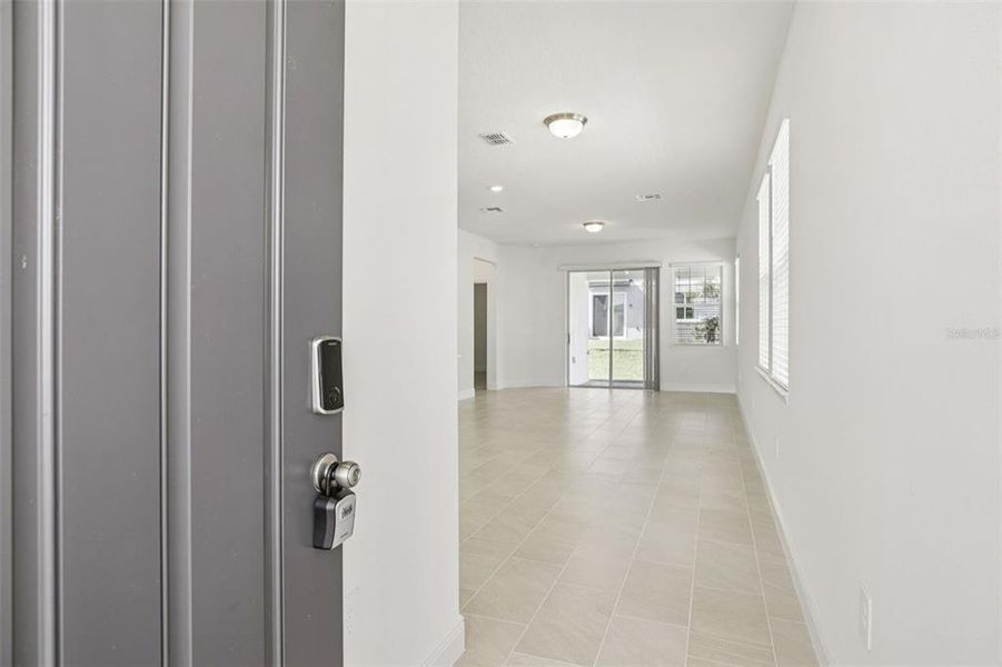 Spacious, unfurnished interior of a new home in Cyrene at Minneola, Minneola (Image 14).