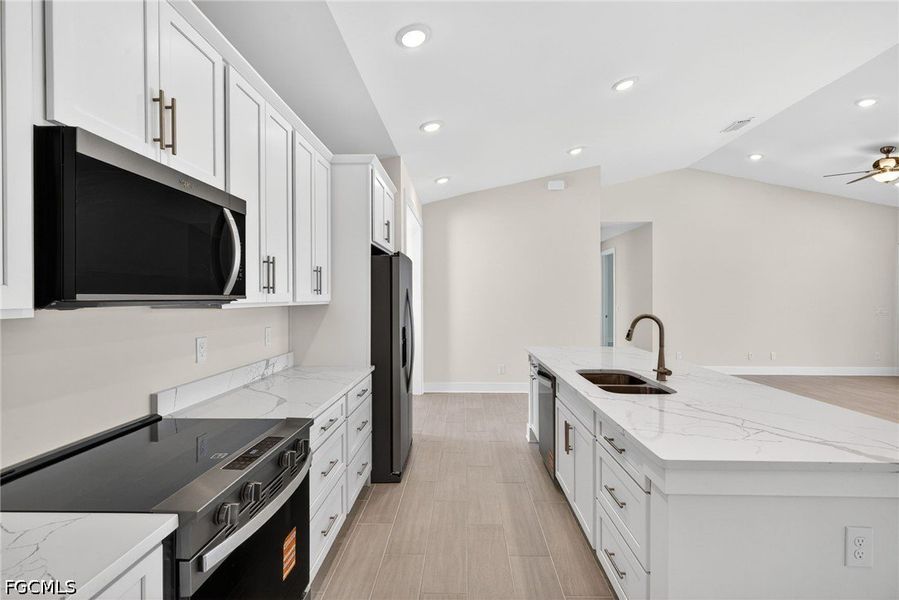 Furnished interior view inside a new home in Cape Coral, Cape Coral (Image 7).