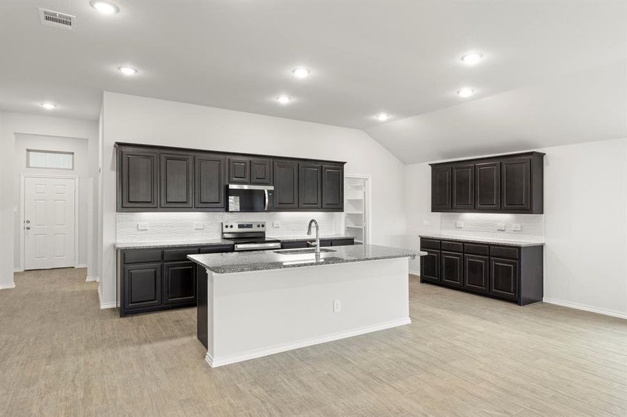 09. 1120 Rushing - Kitchen (2)