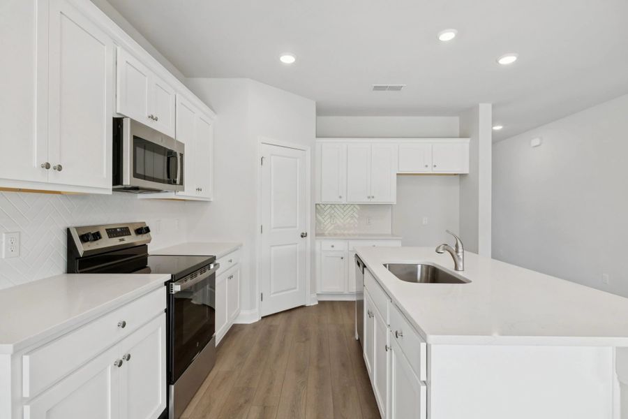 Furnished interior view inside a new home in Cades Bluff, Lebanon (Image 8).