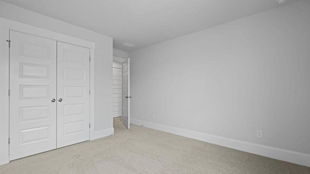 Spacious, unfurnished interior of a new home in Sheep Island, Summerville (Image 13).