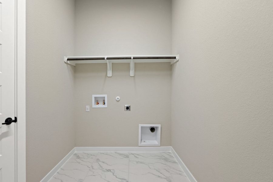 Spacious, unfurnished interior of a new home in Lariat, Liberty Hill (Image 40).