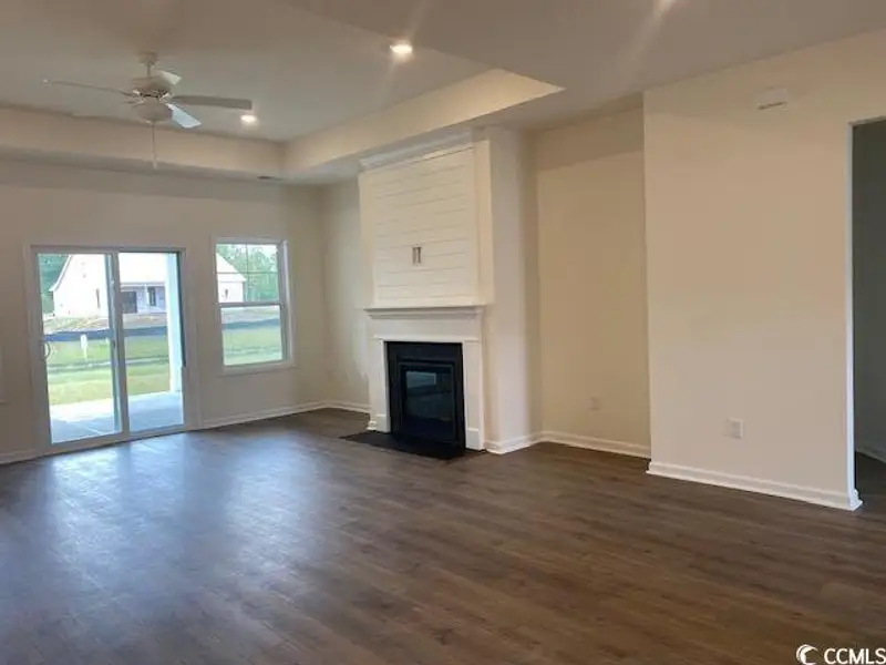 Spacious, unfurnished interior of a new home in Oak Hollow, Longs (Image 11).