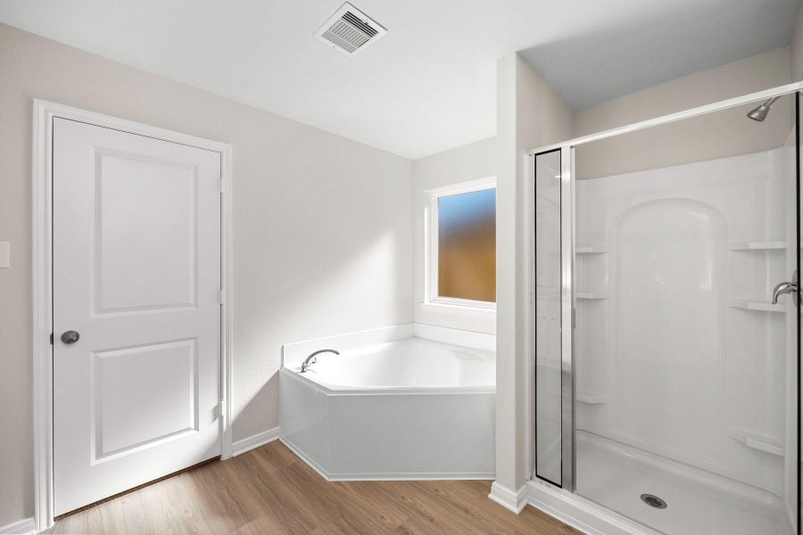 Furnished interior view inside a new home in Lago Mar, Texas City (Image 5).