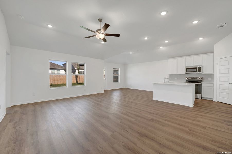 Spacious, unfurnished interior of a new home in Paloma Park, Converse (Image 24).