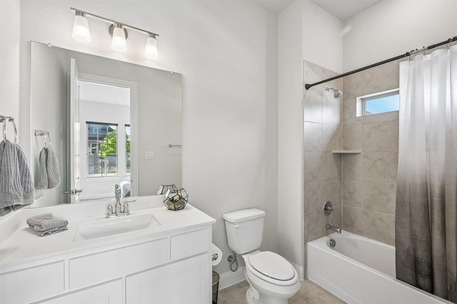 Furnished interior view inside a new home in Ridge Crossing, Waxahachie (Image 17).