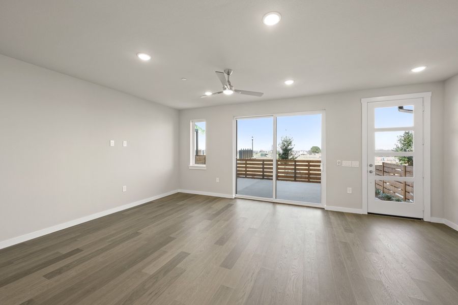 Spacious, unfurnished interior of a new home in Wildridge, Oak Point (Image 16).