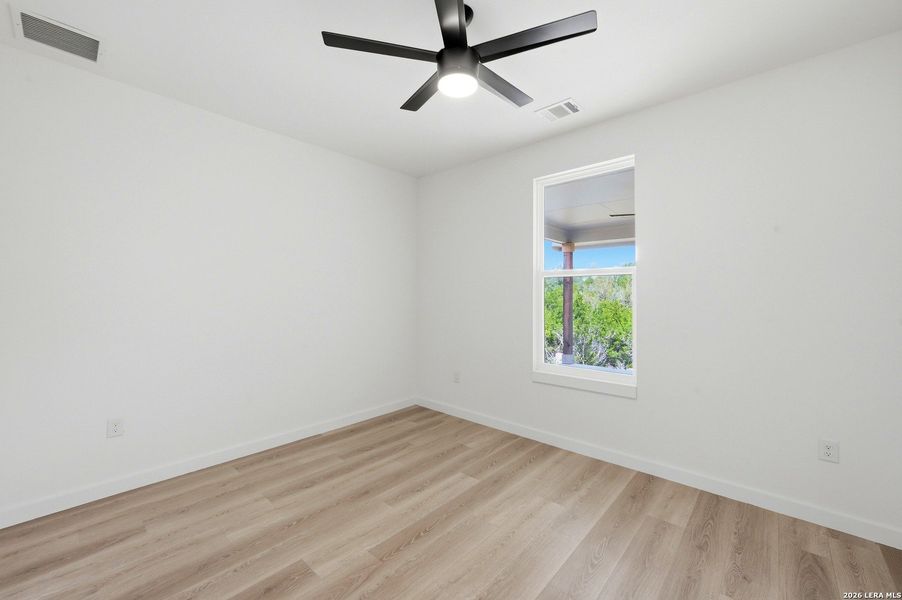 Spacious, unfurnished interior of a new home in , Canyon Lake (Image 23).