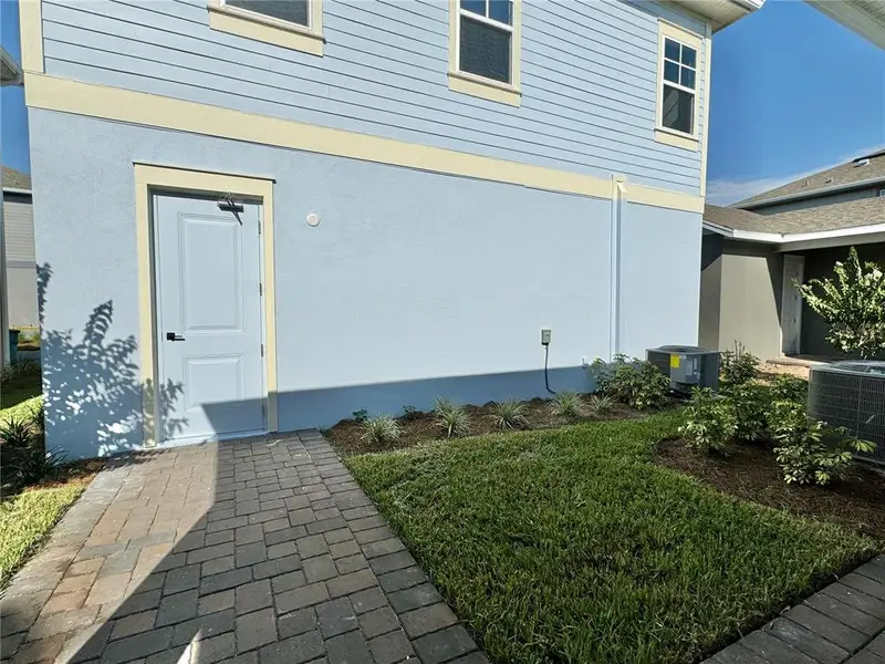 Exterior details and patio area of a home in , Orlando (Image 27).
