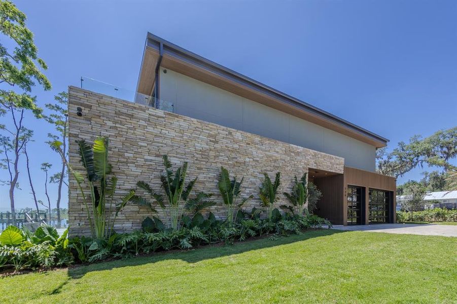 Exterior details and patio area of a home in , Windermere (Image 19).