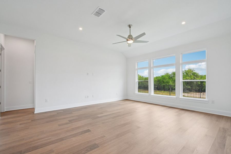 Spacious, unfurnished interior of a new home in Persimmon, Buda (Image 40). Spacious, unfurnished interior of a new home in Persimmon, Buda (Image 40).