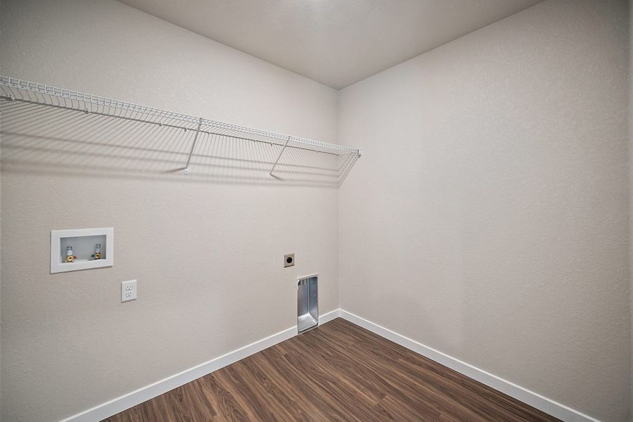 Spacious, unfurnished interior of a new home in Ridge at Lorson Ranch, Colorado Springs (Image 25).