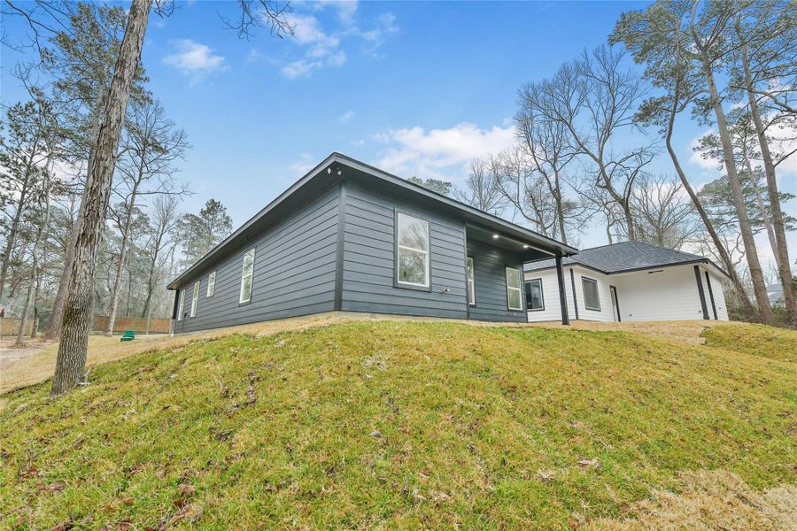 Exterior details and patio area of a home in , Willis (Image 3).