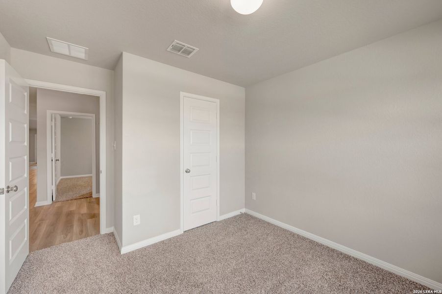 Spacious, unfurnished interior of a new home in Mesquite Ridge, San Antonio (Image 26).