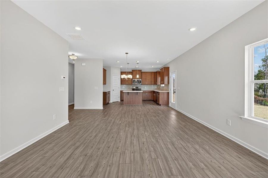 Spacious, unfurnished interior of a new home in Garrett Preserve, Douglasville (Image 16).