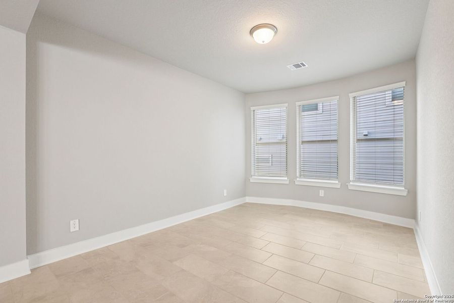 Spacious, unfurnished interior of a new home in Legendary Trails - Premier Series, Cibolo (Image 28).