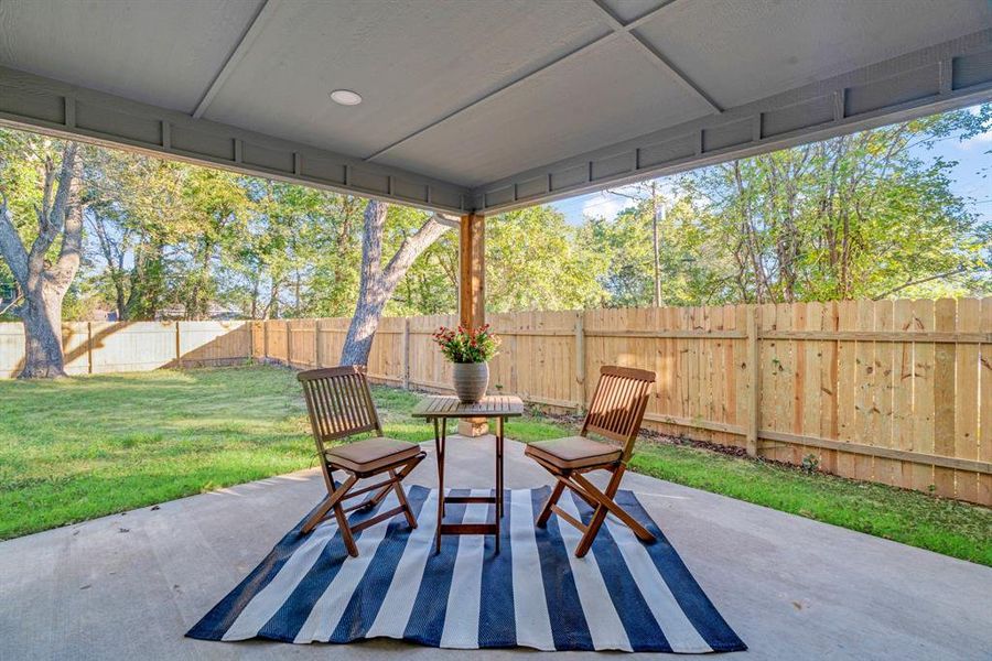 Exterior details and patio area of a home in , Paris (Image 18).
