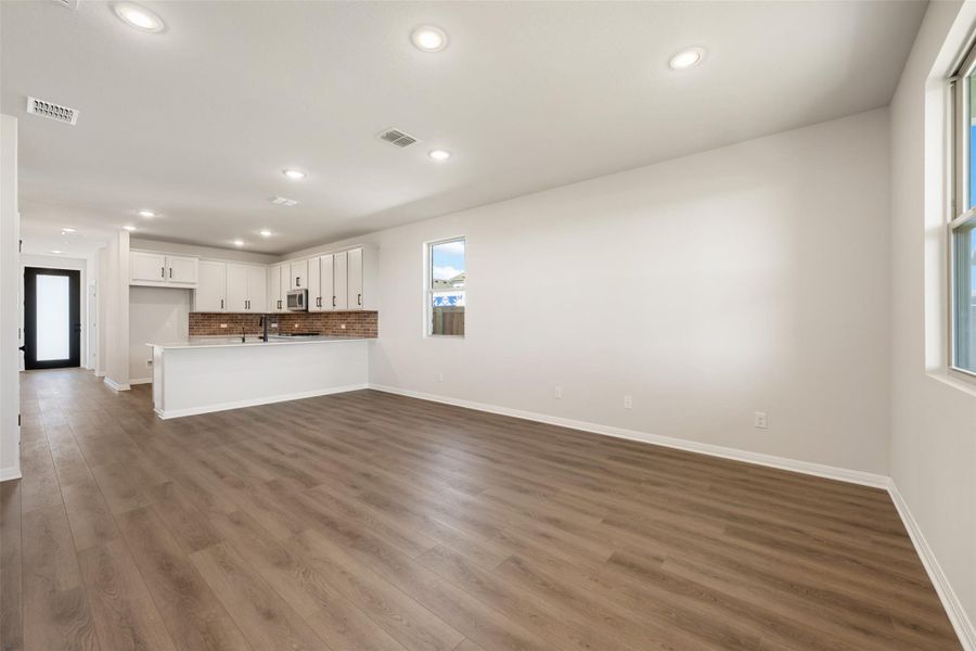 Spacious, unfurnished interior of a new home in Patterson Ranch, Georgetown (Image 38).