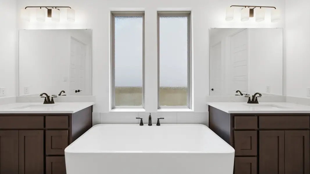 Furnished interior view inside a new home in Eliana, McKinney (Image 15).