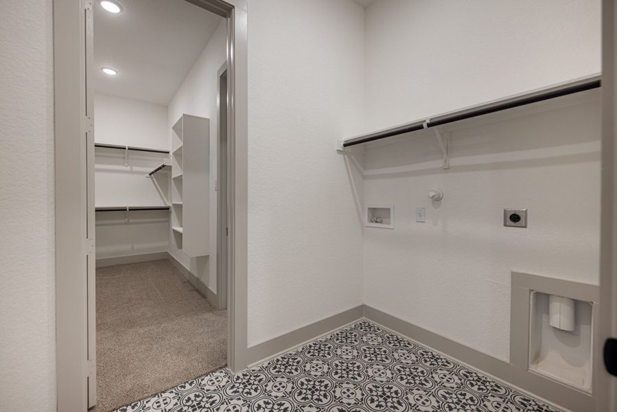 Spacious, unfurnished interior of a new home in Mesa Western, Cibolo (Image 29).