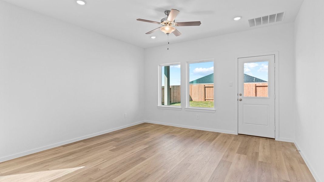 Spacious, unfurnished interior of a new home in Tamarron, Fulshear (Image 21).