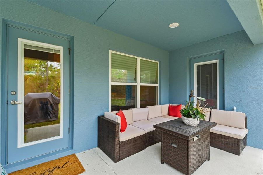Exterior details and patio area of a home in Royal Highlands, Weeki Wachee (Image 4).