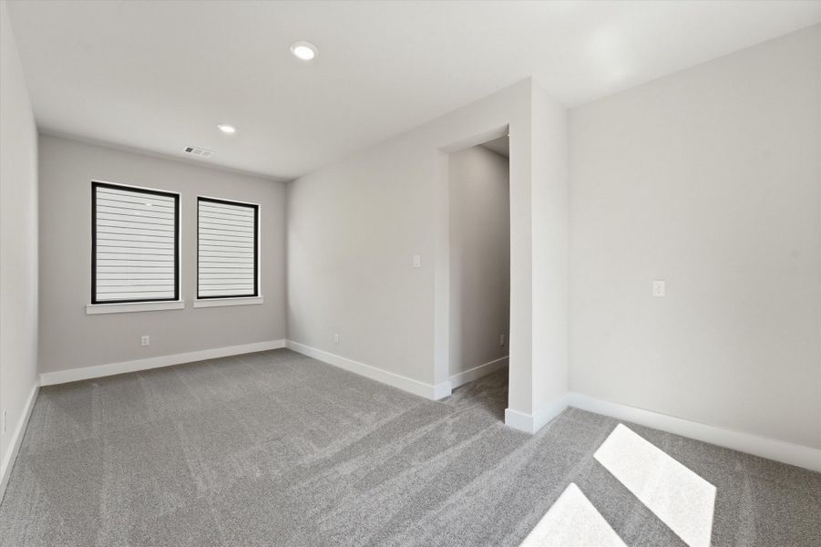 Spacious, unfurnished interior of a new home in Two Step Farm, Montgomery (Image 13).