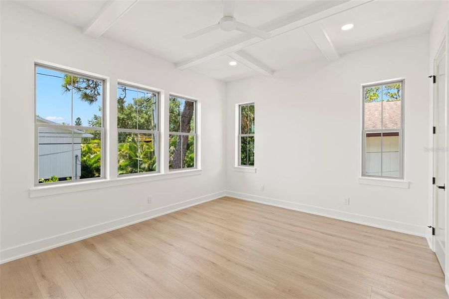 Spacious, unfurnished interior of a new home in , St. Petersburg (Image 34).